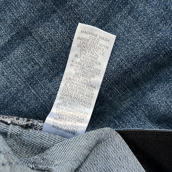 Democracy “Ab"solution® Cuffed Hem Shorts - Picture 6 of 11